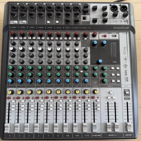 Soundcraft Signature 12 — Review: mezcladora analógica con preamps Ghost y efectos Lexicon